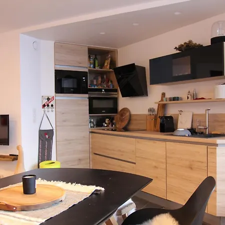 Appartement Résidence Eterlous - Location: Exceptionnel De 55 M2 Dans Le Centre, Rénovation De Gamme Mae-9026 *
