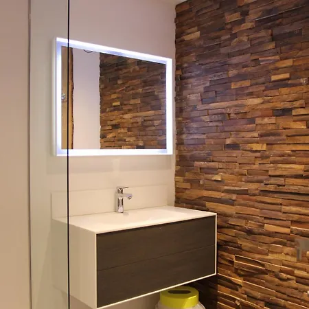 Eterlous - Location: Exceptionnel De 55 M2 Dans Le Centre, Renovation De Gamme Mae-9026